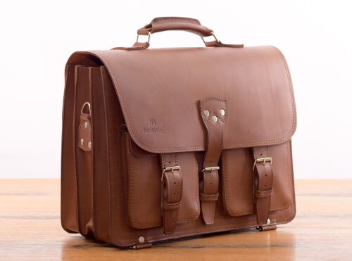 Elegancka skórzana teczka z miejscem na laptopa, torba BarellyBags model Winnetou M, Camel